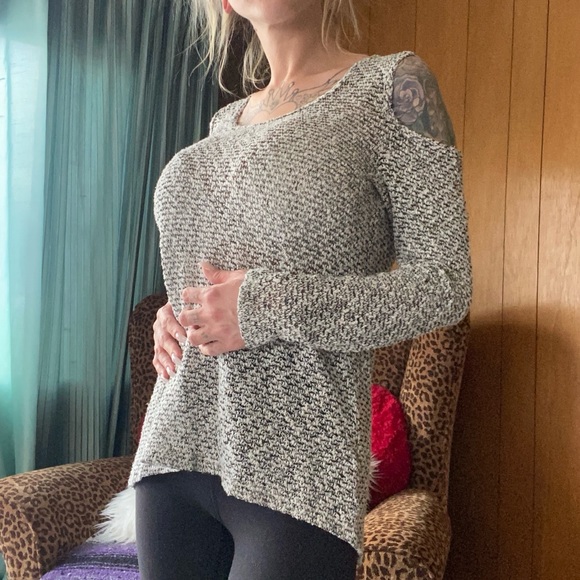 Soft knit cut out long sleeved sweater - Picture 2 of 5